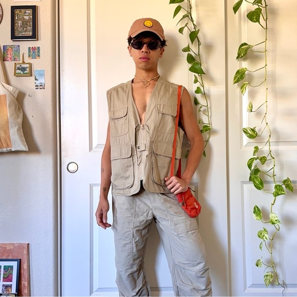 Vintage Khaki Woolrich Fishing Vest - Picture 2 of 7